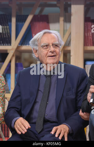 Frankfurt, Germany. 11th Oct, 2017. Bernard Pivot (* 1935), french journalist, interviewer and host of French cultural television programmes, at the P Stock Photo