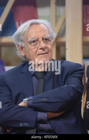 Frankfurt, Germany. 11th Oct, 2017. Bernard Pivot (* 1935), french journalist, interviewer and host of French cultural television programmes, at the P Stock Photo