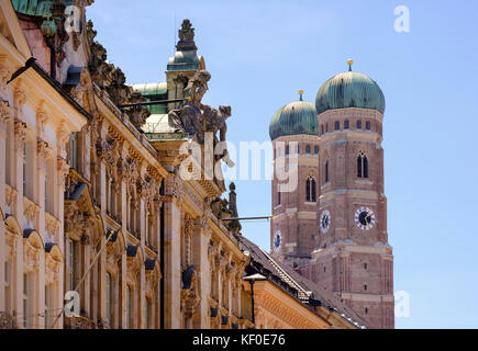 Fassaden in Kardinal-Faulhaber-Straße, Frauenkirche, Dom, Altstadt, München, Oberbayern, Bayern, Deutschland