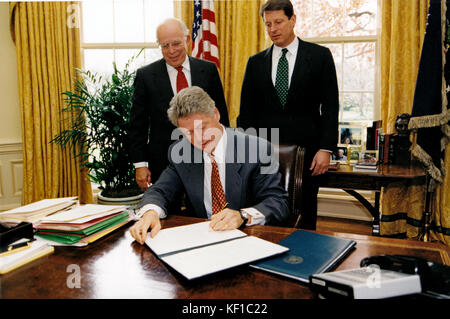 Office of Science and Technology Policy Director Jack Gibbons, upper left, and United States Vice President Al Gore, upper right, look on as US President Bill Clinton signs executive orders creating the National Science and Technology Council and the President's Committee of Advisors on Science and Technology in the Oval Office of the White House in Washington, DC on November 23, 1993. Credit: White House via CNP - NO WIRE SERVICE - Photo: White House/Consolidated News Photos/White House via CNP Stock Photo