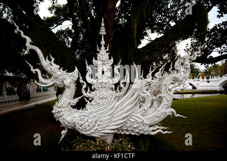 Chiang Rai, Thaliand. 25th Oct, 2017. Preparations are under way to celebrate the royal cremation ceremony of His Majesty the King Bhumibol Adulyadej. Wat Rong Khunor better known as the White Temple uses pieces of glass in the plaster, sparkling in the sun. The white color signifies the purity of the Buddha, while the glass symbolises the Buddha’s wisdom and the Dhamma, the Buddhist teachings. Credit: Paul Quezada-Neiman/Alamy Live News Stock Photo