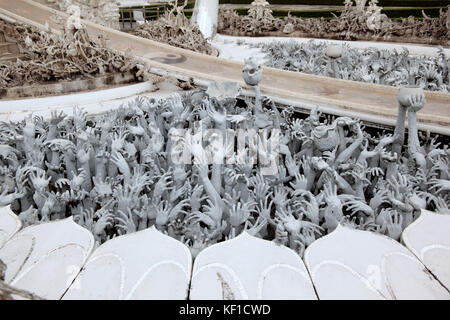 Chiang Rai, Thaliand. 25th Oct, 2017. Preparations are under way to celebrate the royal cremation ceremony of His Majesty the King Bhumibol Adulyadej. Wat Rong Khunor better known as the White Temple uses pieces of glass in the plaster, sparkling in the sun. The white color signifies the purity of the Buddha, while the glass symbolises the Buddha’s wisdom and the Dhamma, the Buddhist teachings. Credit: Paul Quezada-Neiman/Alamy Live News Stock Photo