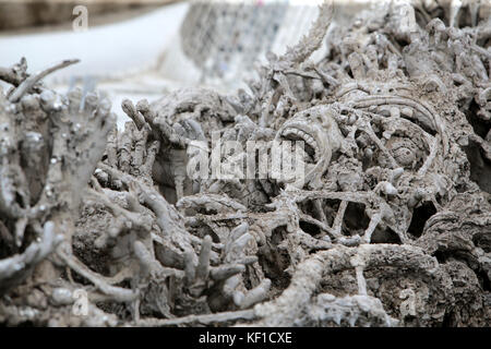 Chiang Rai, Thaliand. 25th Oct, 2017. Preparations are under way to celebrate the royal cremation ceremony of His Majesty the King Bhumibol Adulyadej. Wat Rong Khunor better known as the White Temple uses pieces of glass in the plaster, sparkling in the sun. The white color signifies the purity of the Buddha, while the glass symbolises the Buddha’s wisdom and the Dhamma, the Buddhist teachings. Credit: Paul Quezada-Neiman/Alamy Live News Stock Photo