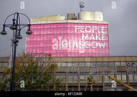 Glasgow, Scotland, UK.25th October. Council workers signal the arrival of the festive season as they prepare the  heart of the city for the christmas  lights in the town's George Square.  Credit Gerard Ferry/Alamy Live News Stock Photo