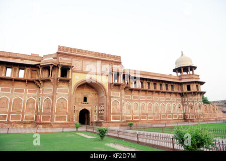 Jahangiri Mahal at Agra Fort, Agra. Jahangiri Mahal was built by Mughal emperor Akbar during 1565-73. Stock Photo