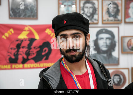 Young man on the background of a portrait of revolutionary Ernesto 'Che' Guevara during the 2017 World Festival of Youth and Students in Sochi, Russia Stock Photo