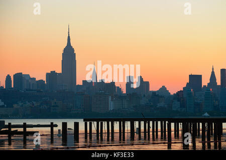 New York Skyline viewed over Hudson River at Down, New York, USA Stock Photo