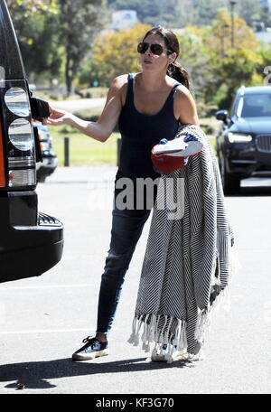 Jamie-Lynn Sigler and son Beau Dykstra attend a NY Mets baseball game