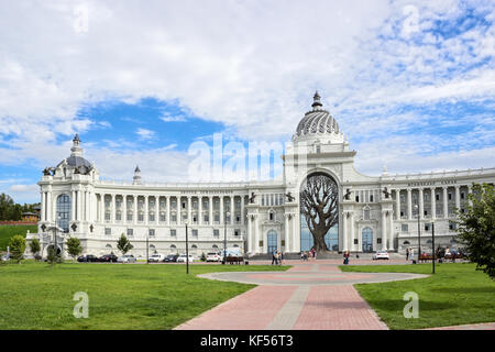 KAZAN, TATARSTAN, RUSSIA-CIRCA JUN, 2017: The Farmers Palace building with courtyard. Located on the Palace Square. Ministry of Agriculture and Food o Stock Photo