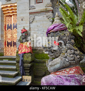 Carved stone statues in Puri Saren Agung, also known as Ubud Palace. Ubud, Bali, Indonesia. Stock Photo