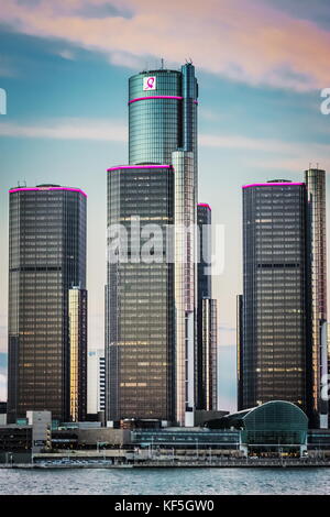 Renaissance Center (modernist riverfront complex) photo 2