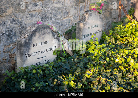 Vincent Van Gogh tomb at the village churchyard Auvers-sur-Oise in French department Stock Photo