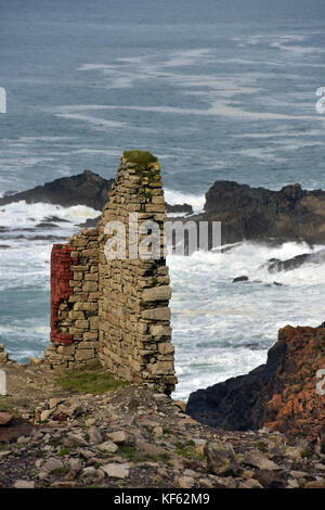 The ruins of an old disused engine house on the top of the cliffs in the tin mining coast area at Bottalack and Levant tin mines in cornwall on Stock Photo