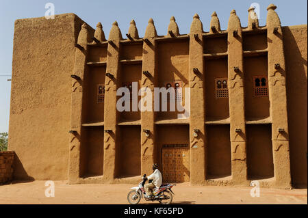 MALI, Bandiagara, Dogon Land , old palace in clay architecture Palais Agubou Tall de Bandiagara / Lehmbauten Stock Photo