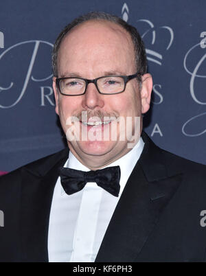 Beverly Hills, California, USA. 25th Oct, 2017. His Serene Highness Prince Albert II of Monaco arrives for the 2017 Princess Grace Awards Gala the Beverly Hilton Hotel. Credit: Lisa O'Connor/ZUMA Wire/Alamy Live News Stock Photo