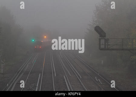 London, UK. 26th Oct, 2017. Commuter trains travel in dense morning fog conditions to and and from Wimbledon Credit: amer ghazzal/Alamy Live News Stock Photo