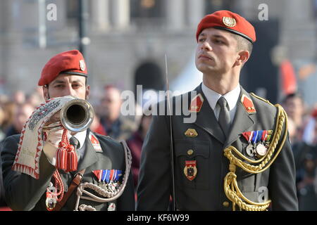 Vienna, Austria. 26th Oct, 2017. Austrian National Day 2017 in the presence of the Federal President and the Austrian Federal Government at Heroes Square in Vienna. Over 1000 recruits were engaged in the service in the army. Guard of the Austrian Armed Forces. Credit: Franz Perc/Alamy Live News Stock Photo