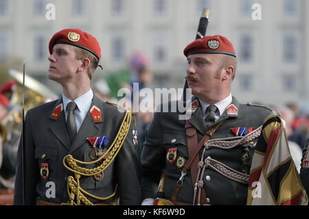 Vienna, Austria. 26th Oct, 2017. Austrian National Day 2017 in the presence of the Federal President and the Austrian Federal Government at Heroes Square in Vienna. Over 1000 recruits were engaged in the service in the army. Guard of the Austrian Armed Forces. Credit: Franz Perc/Alamy Live News Stock Photo