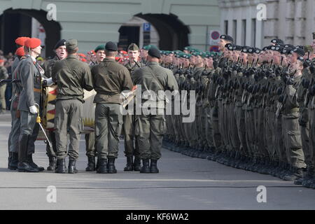 Vienna, Austria. 26th Oct, 2017. Austrian National Day 2017 in the presence of the Federal President and the Austrian Federal Government at Heroes Square in Vienna. Over 1000 recruits were engaged in the service in the army. Image shows recruits at the swearing-in ceremony.. Credit: Franz Perc/Alamy Live News Stock Photo