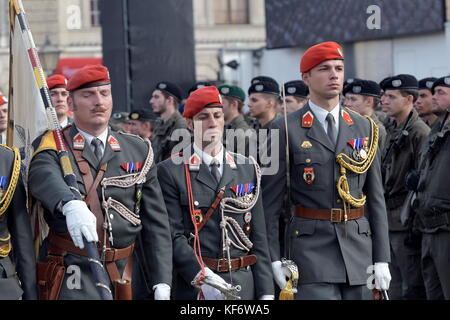 Vienna, Austria. 26th Oct, 2017. Austrian National Day 2017 in the presence of the Federal President and the Austrian Federal Government at Heroes Squarein Vienna. Over 1000 recruits were engaged in the service in the army. Guard of the Austrian Armed Forces. Credit: Franz Perc/Alamy Live News Stock Photo