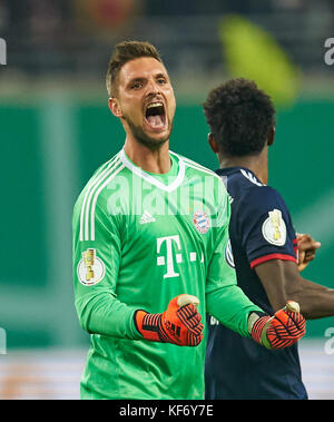 Leipzig, Germany. 25th Oct, 2017. DFB-Pokal Soccer match, Leipzig, October 25, 2017 Sven ULREICH, FCB 26 holds last penalty of Timo WERNER, RB Leipzig 11 celebration of the victory RB LEIPZIG - FC BAYERN MUNICH 5-6 after penalty shoot out DFB-Pokal Soccer match in Leipzig, October 25, 2017, Season 2017/2018 Credit: Peter Schatz/Alamy Live News Stock Photo