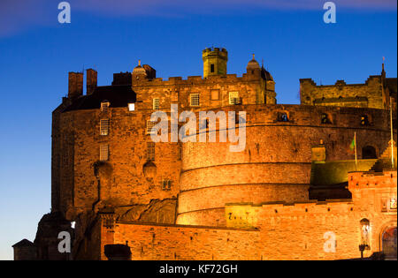 Edinburgh, Scotland, United Kingdom. 26th Oct, 2017. Weather: A glorious sunset from Edinburgh Castle at the end of a sunny Autumnal day in the Scottish capital. Credit: ALAN DAWSON/Alamy Live News Stock Photo