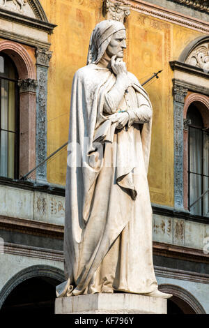 Statue of Dante Alighieri, the major Italian poet in Piazza dei Signori square, Verona, Veneto, Italy Stock Photo