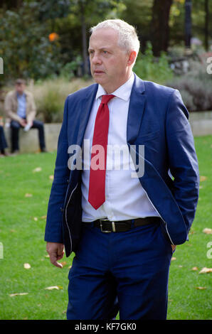 London, UK, 25/10/2017 John Mann Labour MP for Bassetlaw outside the Houses of Parliament. Stock Photo