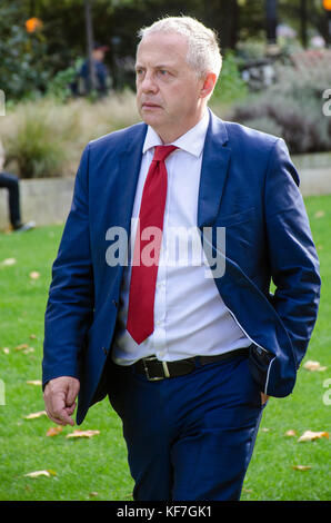 London, UK, 25/10/2017 John Mann Labour MP for Bassetlaw outside the Houses of Parliament. Stock Photo