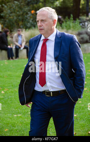 London, UK, 25/10/2017 John Mann Labour MP for Bassetlaw outside the Houses of Parliament. Stock Photo