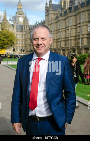 London, UK, 25/10/2017 John Mann Labour MP for Bassetlaw outside the Houses of Parliament. Stock Photo