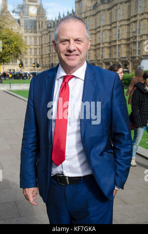 London, UK, 25/10/2017 John Mann Labour MP for Bassetlaw outside the Houses of Parliament. Stock Photo