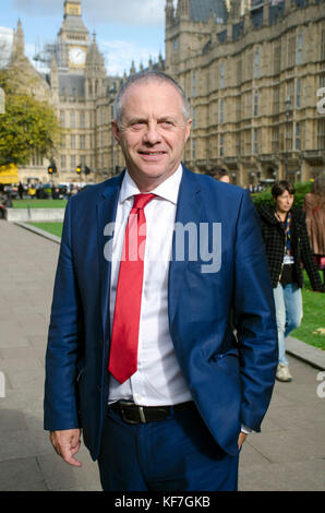 London, UK, 25/10/2017 John Mann Labour MP for Bassetlaw outside the Houses of Parliament. Stock Photo