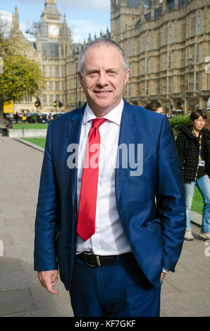 London, UK, 25/10/2017 John Mann Labour MP for Bassetlaw outside the Houses of Parliament. Stock Photo