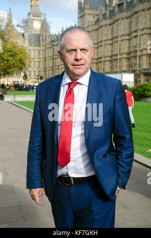 London, UK, 25/10/2017 John Mann Labour MP for Bassetlaw outside the Houses of Parliament. Stock Photo