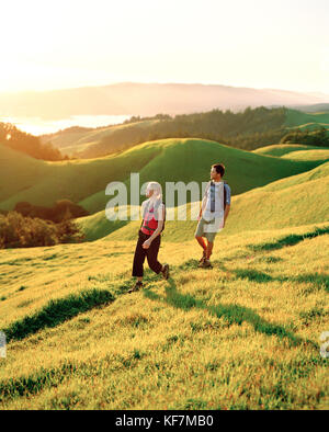USA, California, Marin Headlands, man and woman hiking above Stinson Beach, Mount Tamalpais Stock Photo