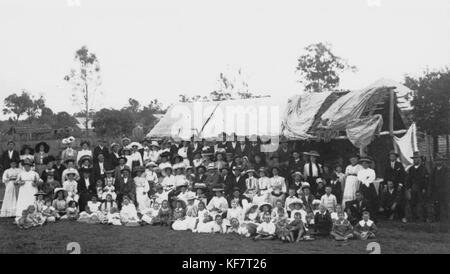 1 126931 Large group of well dressed people gathered together for celebrations at Eidsvold, ca. 1910 Stock Photo