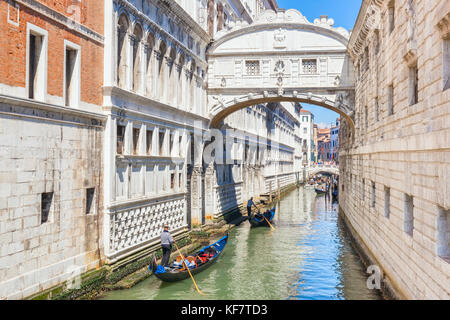 VENICE ITALY VENICE Gondolier with tourists in a gondola going under the Bridge of Sighs Ponte dei Sospiri on the Rio di Palazzo Venice Italy  europe Stock Photo