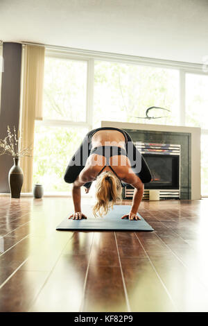 CANADA, Vancouver, British Columbia, Paloma practices yoga in her studio apartment in Yaletown Stock Photo