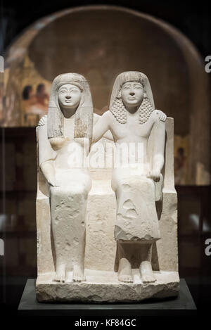 Turin. Italy. Egyptian portrait statue of Pendua and his wife Nefertari. New Kingdom, 19th Dynasty (1292-1190 B.C) Museo Egizio (Egyptian Museum).  Li Stock Photo