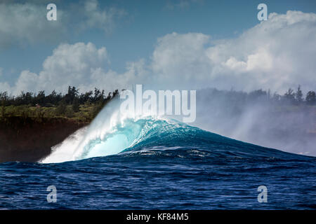 USA, HAWAII, Maui, Jaws, a big wave rolling through at Peahi on the Northshore Stock Photo