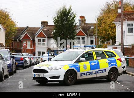 Brighton, UK. 26th October, 2017. Police outside a property on Sandgate Road in Brighton. A badly injured woman was found at the house early this morning after a man turned himself in at John Street Police Station in the City. Stock Photo