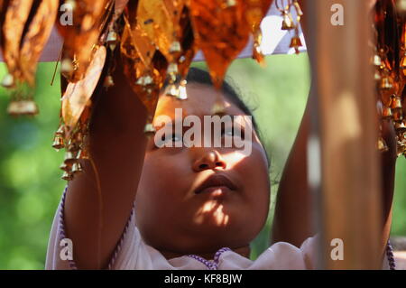 Tak, Thailand. 25th Nov, 2017. Various minority group inhabitants who living along Thai-Myanmar boundary area in Tak Province, Northern part of Thailand gathering and writing down on a decoration tree leaves to perceive and mourning for the Late King Bhumibol Adulyadej (King Rama IX). The same mourning activities are being held in many area around Thailand as the same times while the Royal Cremation Ceremony started in a middle heart of Bangkok. With sadness and loyalty. Credit: Thitinun Sampiphat/Pacific Press/Alamy Live News Stock Photo