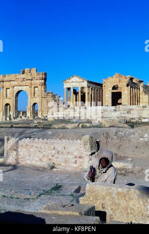 The temples dedicated to the Capitoline Triad (Minerva, Juno and Jupiter), Sufetula, Sbeitla, Kasserine Governorate, Tunisia. Roman civilisation, 2nd century AD. Stock Photo