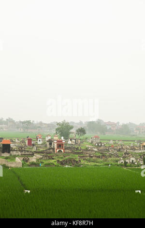 VIETNAM, Hanoi countryside,  beautiful rice fields surround a cemetery in Thanh Bac Ninh Stock Photo