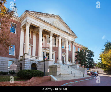 Maryland State House from Lawyers Mall, Annapolis, Maryland, USA