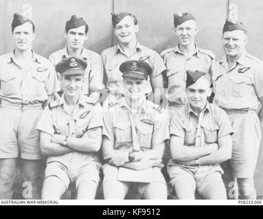 6 43 Squadron RAAF Catalina aircrew WWII AWM P08233.006 Stock Photo - Alamy