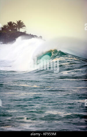 USA, Hawaii, Oahu, powerful breaking wave in the ocean at Waimea Bay Stock Photo