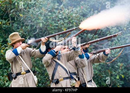 Arkansas, AR, USA, Old Washington State Park, Civil War Weekend. Confederate soldiers at battle Stock Photo