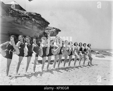 9761 Capitol Theatre chorus line high kick Tamarama Beach Stock Photo